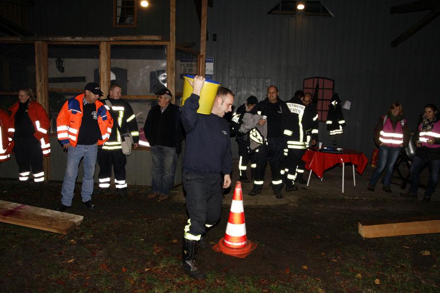 11. Bassener Nachtmarsch mit zahlreichen Teilnehmern und der Feuerwehr Bassen