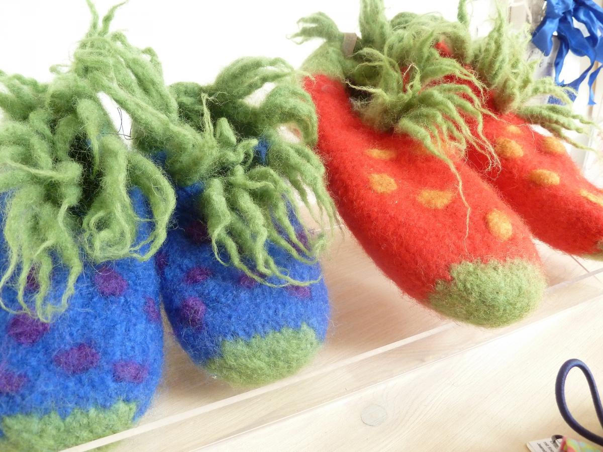 Blaubeer & Erdbeer - Puschen von HANDGEMACHT - Kreative Unikate